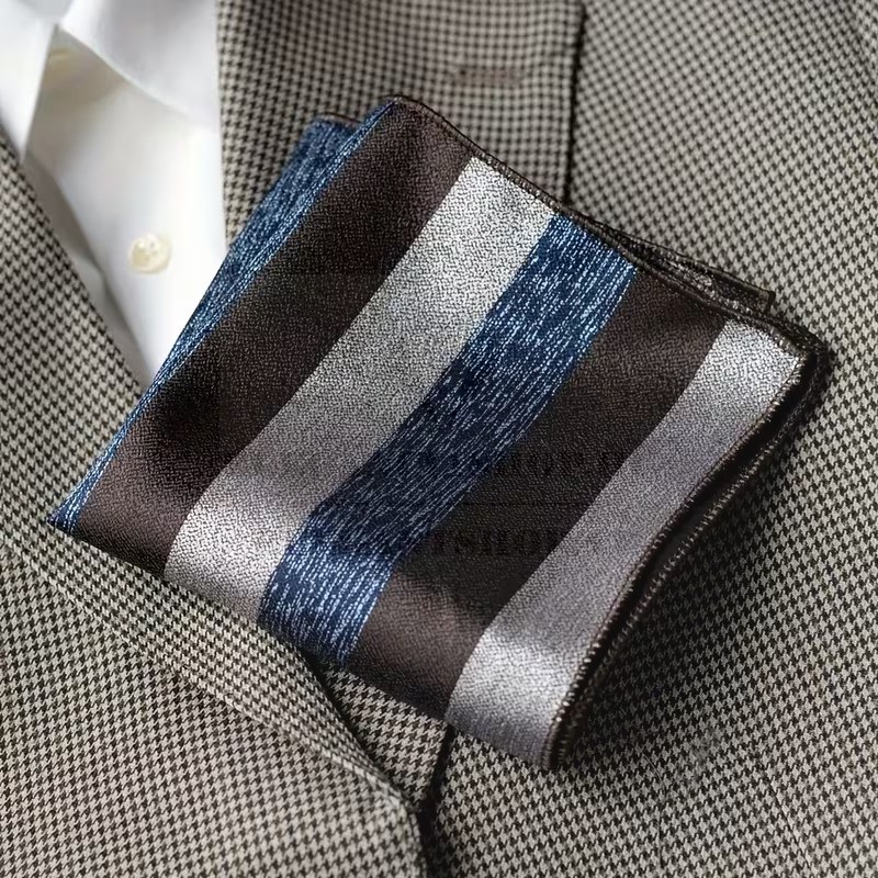Exkluzív díszzsebkendő - Csíkos Exkluzív díszzsebkendő - Csíkos